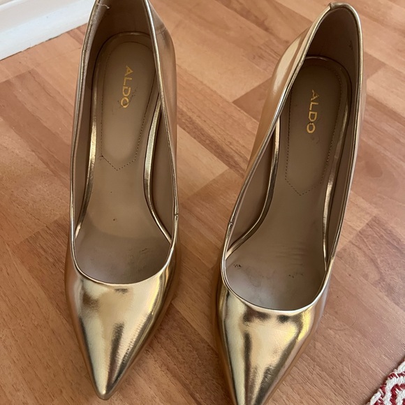 Gold Aldo Heel - Picture 1 of 3